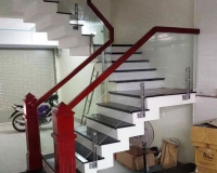 Cầu thang kính trụ lửng ốp má ngoài thi công tỉnh Vĩnh Phúc